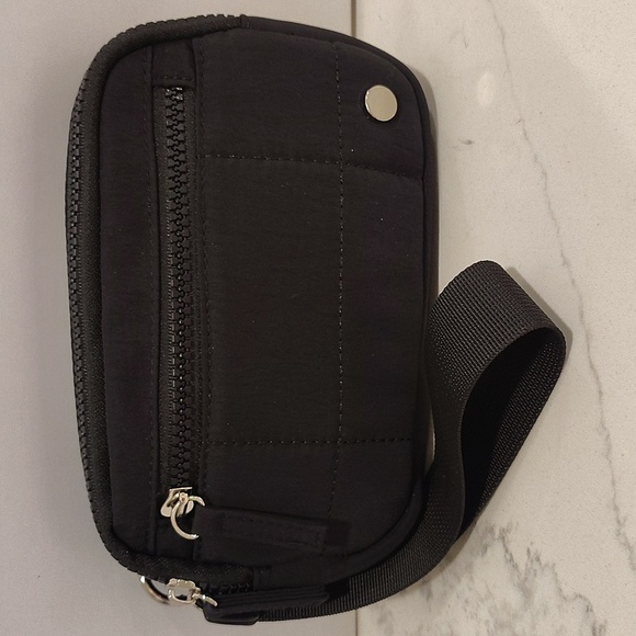 Black Clutch wristletwith Detachable Canvas Strap Multiple Zip Pockets NWOT - Picture 1 of 6